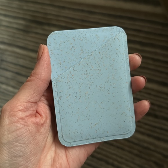 BRAND NEW Pela mini wallet - Picture 5 of 5